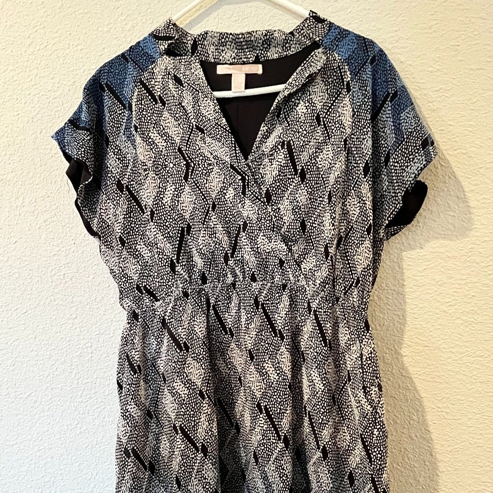 Black, White and Blue Ombre Print V-neck Dress